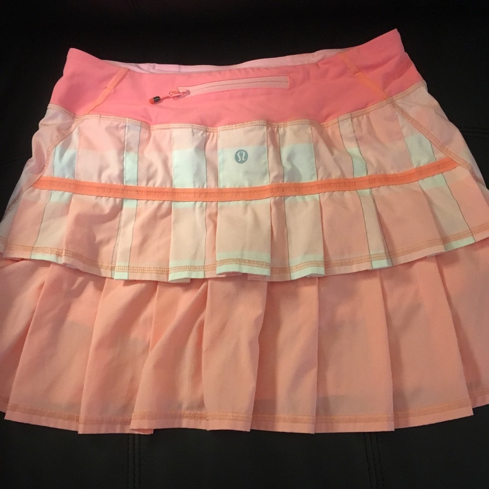 Lululemon running/tennis skirt size 4.